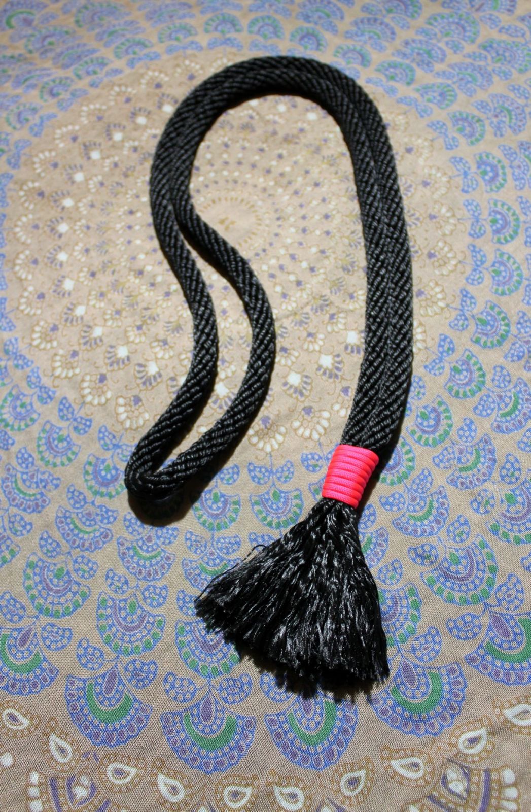 Nákrčník černo-růžový (2. jakost) • 145cm (obvod)